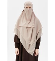 Hazır Pratik Şifon Üç Katlı Peçeli Üçgen Hac Umre Şalı Sufle Hijab Nikap (Kum Beji)