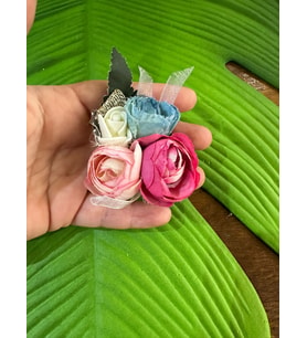 7X7 CM RENKLİ ÇİÇEKLİ GÜLLÜ TASARIM BROŞ GİYİM AKSESUARI (Pembe)
