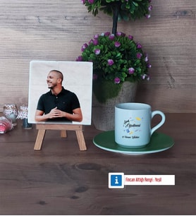 Sınıf Öğretmeni Fotoğraflı Dekoratif Taş, Ahşap Altlıklı Türk Kahvesi Fincanı Hediye Öğretmenler Günü Hediyesi (Model 9)