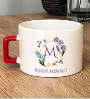 Kişiye Özel Çiçekli M Harfli Hediye Lüks Fincan İsim Soyisim Yazılı (Kırmızı)