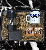 Kişiye Özel Baba Tasarımlı  Kupa Bardak Erkek Cüzdanı French Press 2'li Ahşap Mdf Kahverengi Çerçeve Özel Hediye Seti (Siyah-Siyah)