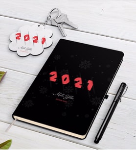 BK Gift Kişiye Özel 2024 Mutlu Yıllar Beyaz Defter Kalem ve Anahtarlık Hediye Seti-2 (Model 2)