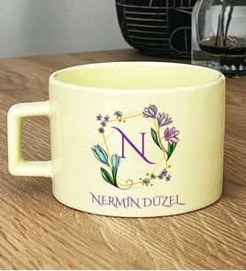Kişiye Özel Çiçekli N Harfli Hediye Pastel Fincan İsim Soyisim Yazılı (Sarı)