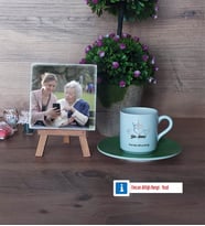 Yılın Annesi Fotoğraflı Dekoratif Taş, Ahşap Altlıklı Türk Kahvesi Fincanı Hediye (Model 9)