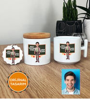 Kişiye Özel Karikatürlü Sınıf Öğretmeni Hediye Seti T Kupa, Kalemlik, Anahtarlık Erkek Sınıf Öğretmenine Öğretmenler Günü Hediyesi (Beyaz)