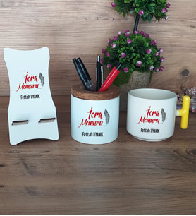 İcra Memuru Hediye Sepeti Kupa Bardak T Kulplu, Kalemlik ve Ahşap Telefon Standı İcra Memuruna Memura Hediye (Model 5)