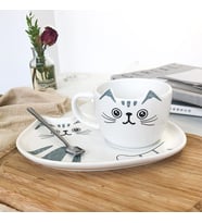 Sunum Tabaklı Kedi Tasarım Kupa Bardak (Beyaz)