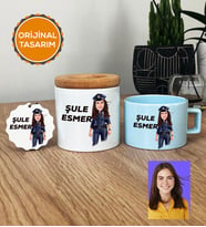 Kişiye Özel Karikatürlü Polis Hediye Seti Pastel Fincan, Kalemlik, Anahtarlık Kadın Polise Polisler Günü Hediyesi (Mavi)