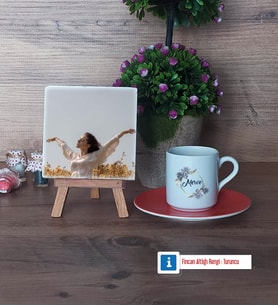 İsme Özel Doğum Günü Hediyesi Fotoğraflı Dekoratif Taş, Ahşap Altlıklı Türk Kahvesi Fincanı Hediye (Model 8)