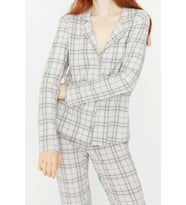 Tarz Rahat Uzun Kollu Boru Paça %100 Pamuklu Ekoseli Örme Pijama Takımı (Gri)