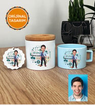 Kişiye Özel Karikatürlü Makine Mühendisi Hediye Seti Pastel Fincan, Kalemlik, Anahtarlık Erkek Makine Mühendisine Mühendisler Günü Hediyesi (Mavi)