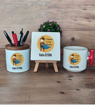Kadın Öğretmene Hediye Hediye Sepeti Kupa Bardak T Kulplu, Kalemlik ve Dekoratif Taş Öğretmenler Günü Hediyesi (Model 1)