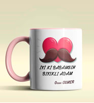 Kişiye Özel İyiki Babamsın Bıyıklı Adam Tema Siyah Kupa Bardak (Pembe)