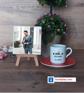 Sosyoloji Öğretmeni Fotoğraflı Dekoratif Taş, Ahşap Altlıklı Türk Kahvesi Fincanı Hediye Öğretmenler Günü Hediyesi (Model 8)
