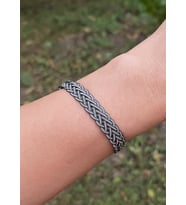 Gümüş Kazaziye El Örgüsü Geniş Bileklik BIL2009 : Gümüş-Siyah - 19 cm : Siyah - 21 cm : Gümüş-Siyah - 18 cm (Siyah - Beyaz)