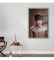 Metal Çerçeveli Cam Tablo Subay Üniformalı Atatürk Portresi (Gümüş)