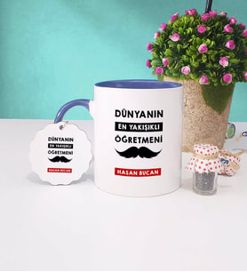 Dünyanın En Yakışıklı Öğretmeni Kupa Bardak ve Anahtarlık (Lacivert)