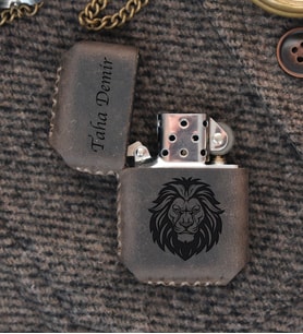 vagave Kişiye Özel Hakiki Doğal Deri Zippo Model Benzinli Çakmak Kahve Taba Gri Yeşil Siyah Kırmızı Renk Seçenekleriyle Hediyelik Babalar Günü Hediyesi Sevgiliye Hediye (Gri)