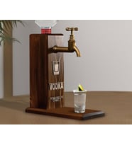 BK Gift Kişiye Özel Kabartma İsimli Musluklu Ceviz Ahşap Vodka Standı, Vodka Çeşmesi, Doğum Günü Hediyesi, Ev Hediyesi, İçecek Dispenseri (Model 4)