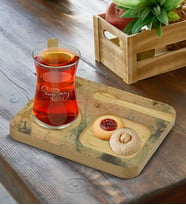 BK Gift Kişiye Özel Doğal Ahşap Kaşıklı Sunum Tabağı ve Heybeli Çay Bardağı Hediye Seti, Ev Hediyesi, Arkadaşa Hediye, Anneye Hediye, Doğum Günü Hediyesi (Model 20)