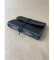 ALESTA LEATHER İsme Özel El Yapımı Hakiki Deri Kaplı El dikişi Defter (Siyah)