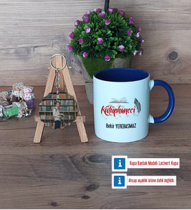 Kütüphaneci Kupa Bardak Beyaz ve Fotoğraflı Ahşap Anahtarlık Hediye (Model 3)