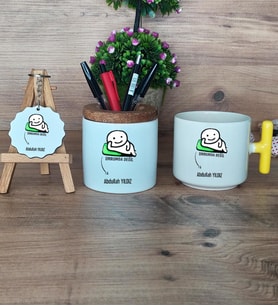 Umurumda Değil Hediye Sepeti Kupa Bardak T Kulplu, Kalemlik ve Anahtarlık Arkadaşa Hediye (Model 5)