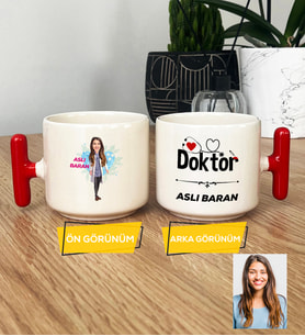 Kişiye Özel Karikatürlü Doktor Hediye T Kupa Bardak Kadın Doktora Hediye Tıp Bayramı Hediyesi (Kırmızı)