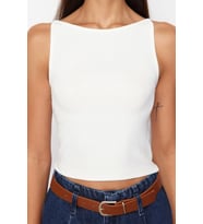 Moda Kayık Yaka Örme Slim Düz Desen Casual Günlük Crop Askılı Kol Bluz (Beyaz)