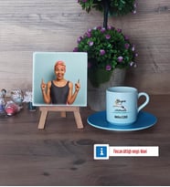 Kadın Yüzme Antrenörü Fotoğraflı Dekoratif Taş, Ahşap Altlıklı Türk Kahvesi Fincanı Hediye (Model 5)