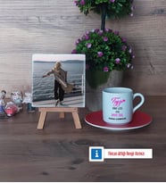 Teyze Daha Cool Fotoğraflı Dekoratif Taş, Ahşap Altlıklı Türk Kahvesi Fincanı Hediye (Model 3)