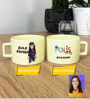 Kişiye Özel Karikatürlü Polis Hediye Pastel Fincan Kadın Polise Polisler Günü Hediyesi (Sarı)