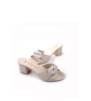 Papuç Sepeti 3925 Kare Topuk Taş Detaylı  Bayan Terlik (Vizon)
