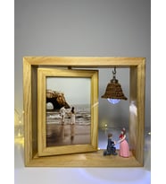 Kişiye Özel Fotoğraflı AHŞAP DÖNEN ÇERÇEVE GELİN DAMAT FİGÜRLÜ LAMBALI  (Ceviz)