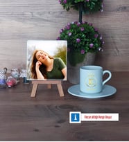 Baş Harf ve İsim Soyisim Fotoğraflı Dekoratif Taş, Ahşap Altlıklı Türk Kahvesi Fincanı Hediye (Model 2)