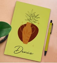 BK Gift Kişiye Özel İsimli Sarı Sert Kapaklı Defter ve Tükenmez Kalem Seti, Arkadaşa Hediye, Yeni İş Hediyesi, Doğum Günü Hediyesi (Model 11)
