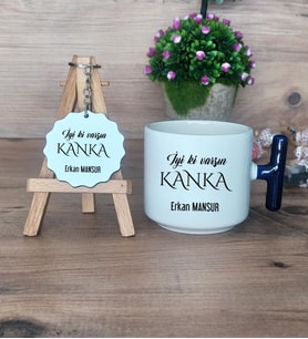 İyi Ki Varsın Kanka Hediye Seti Kupa Bardak T Kulplu ve Anahtarlık Kankaya Arkadaşa Doğum Günü Hediyesi (Model 2)