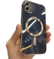 Uyumlu Model Apple iPhone 11 Kılıf Magsafe Kamera Lensli Korumalı Şeffaf Silikon Kapak (Gold)