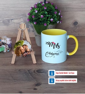Eşe Hediye Mrs Kupa Bardak Beyaz ve Fotoğraflı Ahşap Anahtarlık Hediye Yıl Dönümü Hediyesi (Model 7)