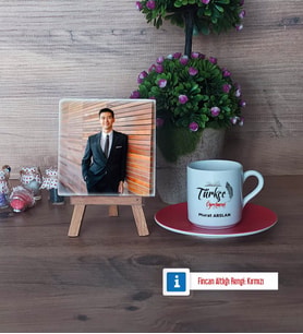 Türkçe Öğretmeni Fotoğraflı Dekoratif Taş, Ahşap Altlıklı Türk Kahvesi Fincanı Hediye Öğretmenler Günü Hediyesi (Model 3)