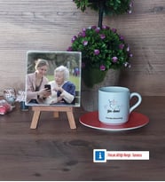 Yılın Annesi Fotoğraflı Dekoratif Taş, Ahşap Altlıklı Türk Kahvesi Fincanı Hediye (Model 8)