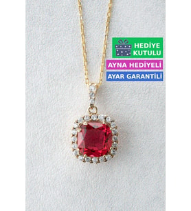 Jewelmim Kırmızı Taşlı Gümüş Prenses Kolye Sarı Altın Kaplama Kare Taşlı Kolye 925 Ayar Kadın Gümüş Kolye (Sarı)