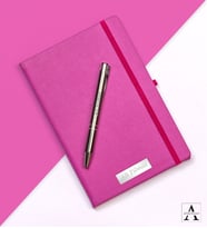 Kişiye Özel İsimli Defter ve Kişiye Özel İsimli Metal Kalem Hediye Seti - 8 Farklı Renk (Pembe)