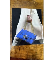 ZİNCİRLİ ÇANTA GÖRSELLİ KADIN ARMA DİKİŞ GİYİM ÇANTA AKSESUARI 23X19 CM (Mavi)
