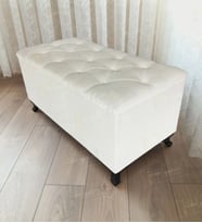 Lüks Sandıklı Kapitoneli Ayakucu Puf Bench 120 cm Siyah Ayak (Beyaz)