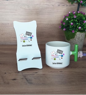 Web Tasarım Uzmanı Hediye Sepeti Kupa Bardak T Kulplu ve Ahşap Telefon Standı Web Tasarım Uzmanına Hediye (Model 8)