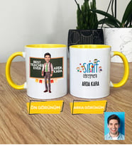 Kişiye Özel Karikatürlü Sınıf Öğretmeni Hediye Kupa Bardak Erkek Sınıf Öğretmenine Öğretmenler Günü Hediyesi (Sarı)