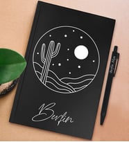 BK Gift Kişiye Özel İsimli Siyah Sert Kapaklı Defter ve Tükenmez Kalem Seti, Arkadaşa Hediye, Yeni İş Hediyesi, Doğum Günü Hediyesi (Model 2)