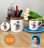 Kişiye Özel Karikatürlü Doğum Günü Hediyesi Hediye Seti Türk Kahvesi Fincanı, Kalemlik, Anahtarlık Erkek Sevgiliye Babaya Abiye Doğum Günü Hediyesi (Mavi)