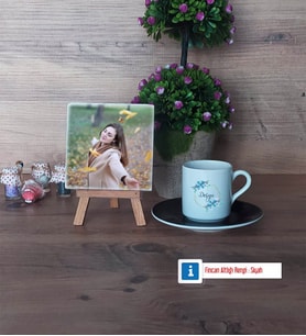 İsme Özel Doğum Günü Hediyesi Fotoğraflı Dekoratif Taş, Ahşap Altlıklı Türk Kahvesi Fincanı Hediye (Model 7)